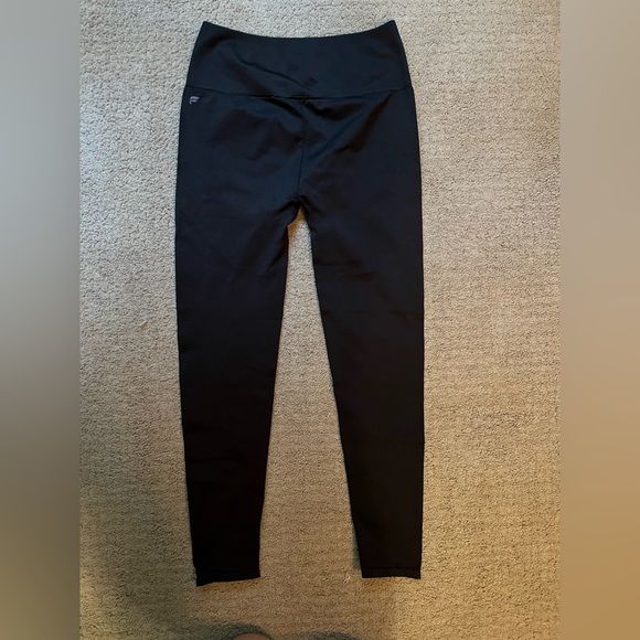 Fabletics black seamless compression leggings, medium - Picture 3 of 4